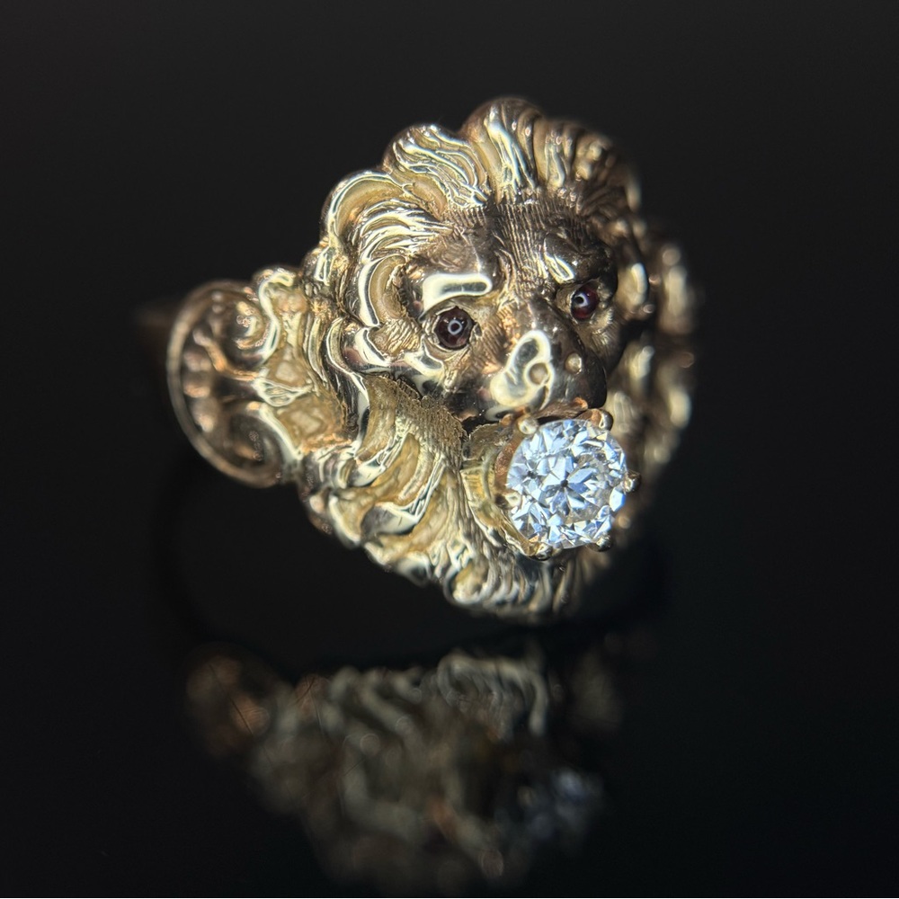 Antique Victorian Lion Ring featuring a Old European Cut Diamond 14k Yellow Gold - Picture 16 of 16